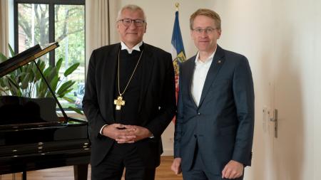 Ministerpräsident Günther hat den Militärbischof Dr. Bernhard Felmberg zu einem Besuch in Kiel empfangen.