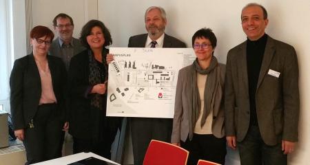 Monika Heinold mit Vertretern der Fachhochschule Lübeck sowie der Gebäudemanagement Schleswig-Holstein (GMSH).