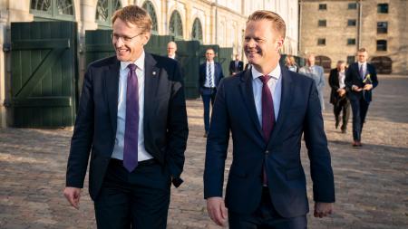 Ministerpräsident Daniel Günther und der dänische Außenminister Jeppe Kofod bei einem Treffen in Kopenhagen.